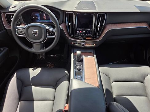 Used 2023 Volvo XC60 B5 Plus AWD/4WD image 18