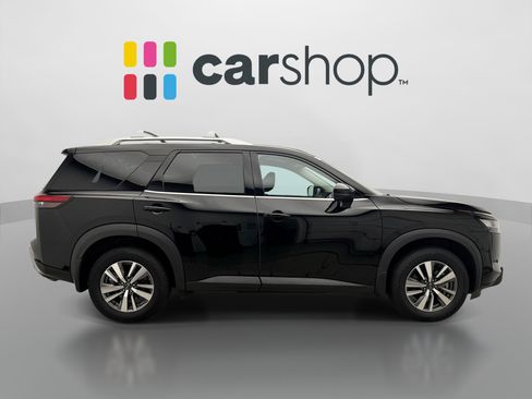 Used 2024 Nissan Pathfinder SL w/ Black Appearance Package AWD/4WD image 6