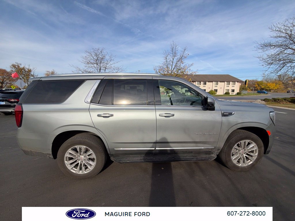Used 2024 GMC Yukon SLT w/ SLT Premium Package AWD/4WD image 3