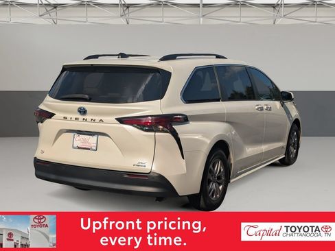 Used 2021 Toyota Sienna XLE FWD image 7