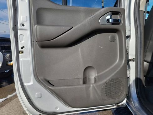 Used 2021 Nissan Frontier PRO-4X w/ Pro-4x Utility Package image 10