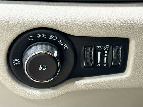 Used 2022 Chrysler Pacifica Touring-L FWD image 10
