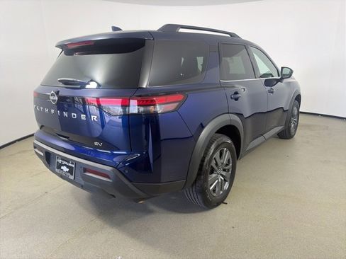 Used 2024 Nissan Pathfinder SV image 9