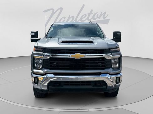 Used 2025 Chevrolet Silverado 3500 LT w/ Safety Package AWD/4WD image 9