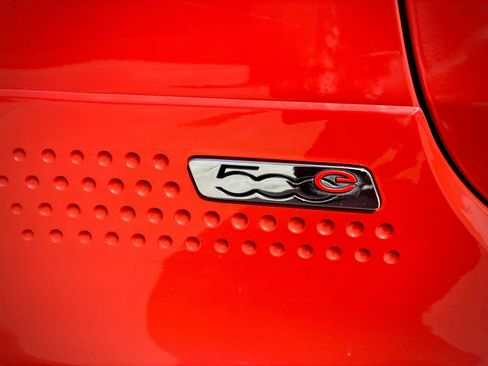 Used 2018 FIAT 500 e FWD image 23