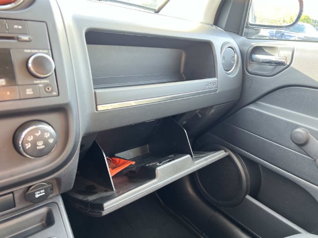 Used 2010 Jeep Compass Sport FWD image 25