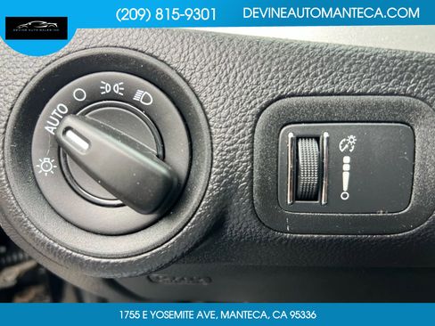 Used 2019 Dodge Journey SE image 22