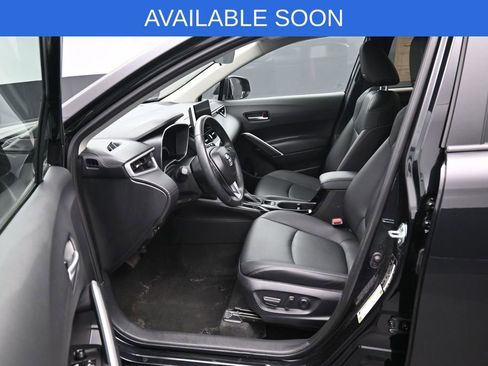 Used 2025 Toyota Corolla Cross XLE AWD/4WD image 9