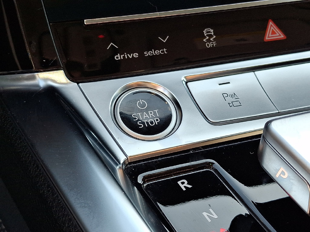 Certified 2023 Audi e-tron Premium Plus AWD/4WD image 25