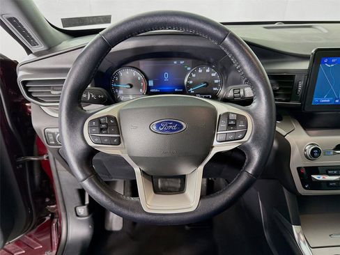 Used 2022 Ford Explorer XLT w/ Equipment Group 202A AWD/4WD image 12