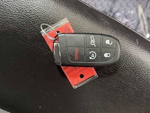 Used 2018 Jeep Compass Latitude w/ Popular Equipment Group AWD/4WD image 30