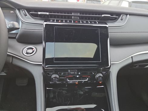 New 2025 Jeep Grand Cherokee L Altitude image 10