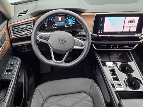 Certified 2024 Volkswagen Atlas SE FWD image 11