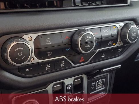 Used 2024 Jeep Wrangler Unlimited Rubicon AWD/4WD image 28