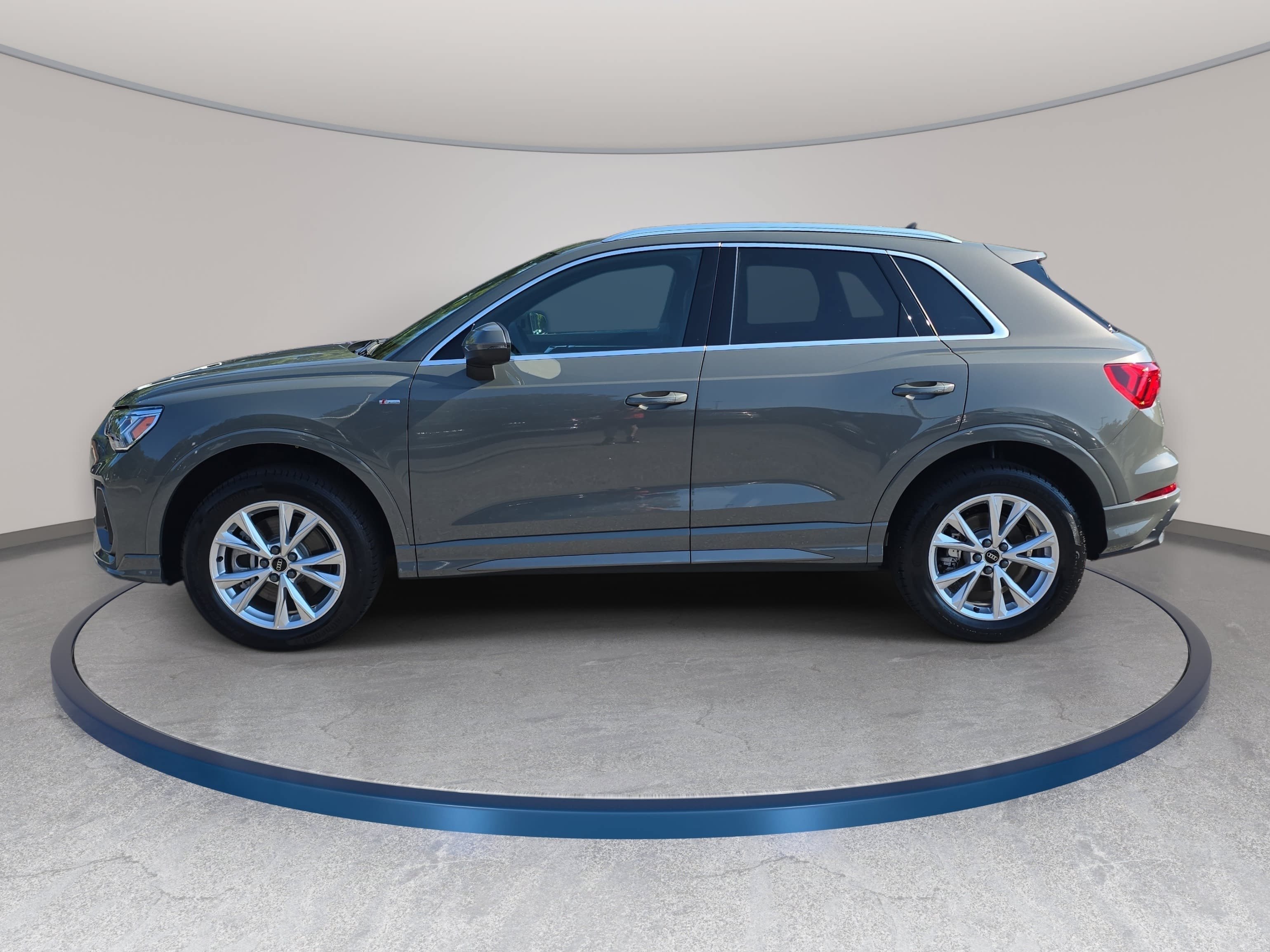 Used 2025 Audi Q3 2.0T Premium Plus w/ Premium Plus Package AWD/4WD image 8