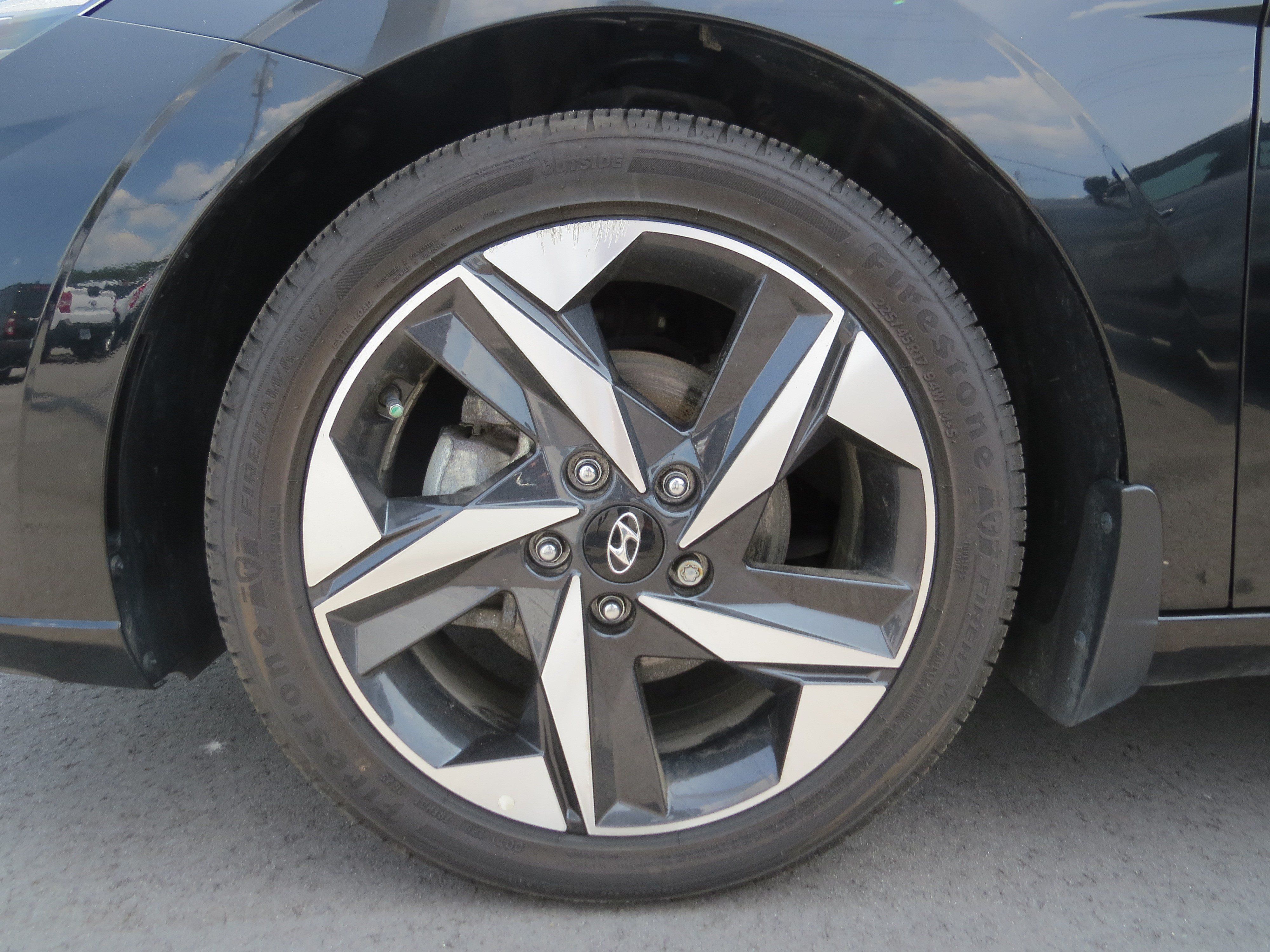 Used 2023 Hyundai Elantra Limited FWD image 11