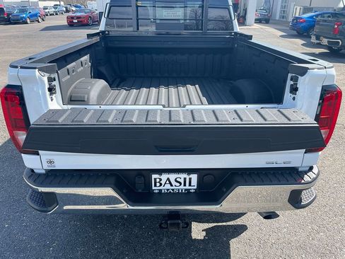 Used 2025 GMC Sierra 2500 SLE w/ Preferred Package image 13