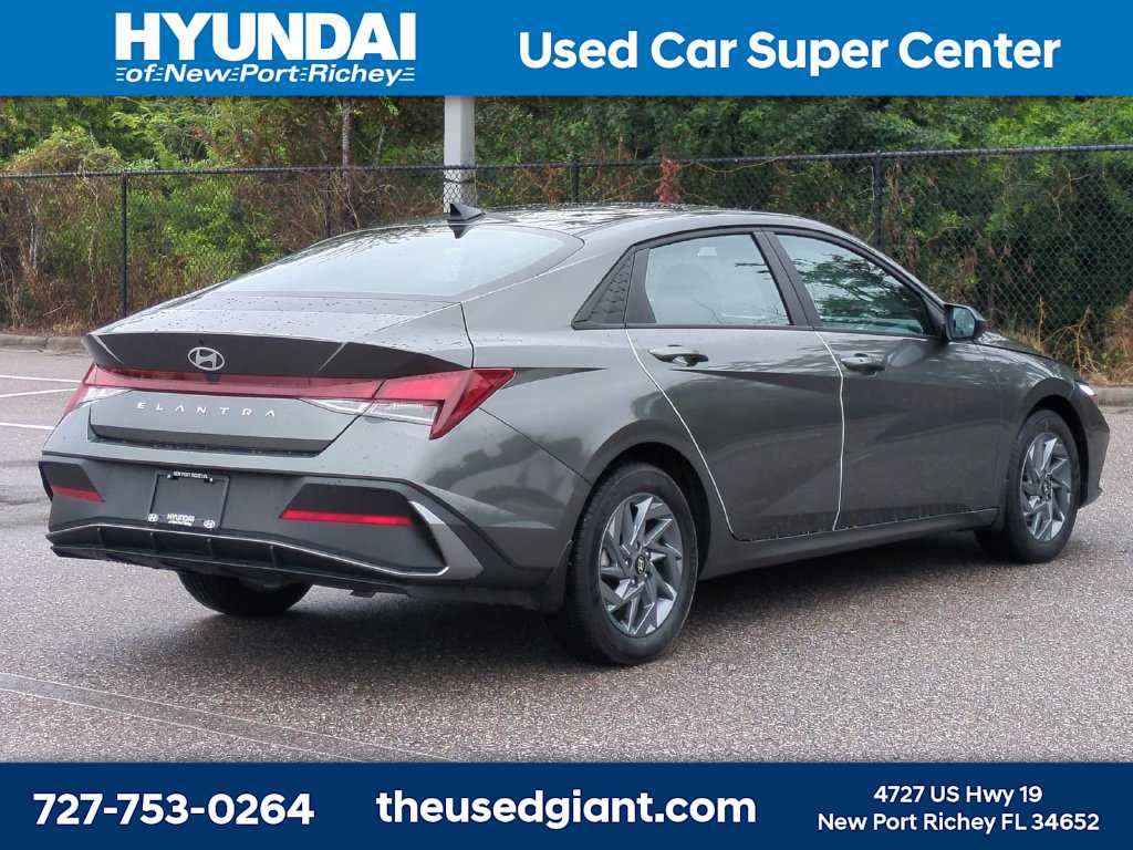 Certified 2024 Hyundai Elantra SEL FWD image 5