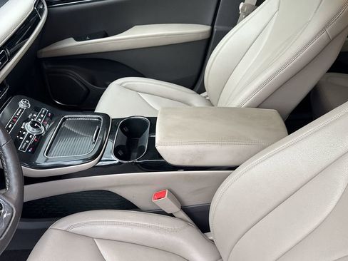 Certified 2022 Lincoln Nautilus FWD w/ Premium Package image 24