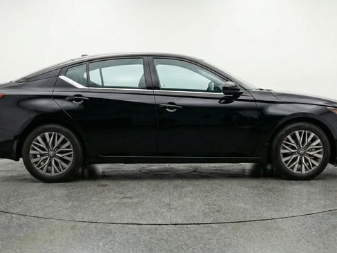 Used 2025 Nissan Altima 2.5 SV image 11