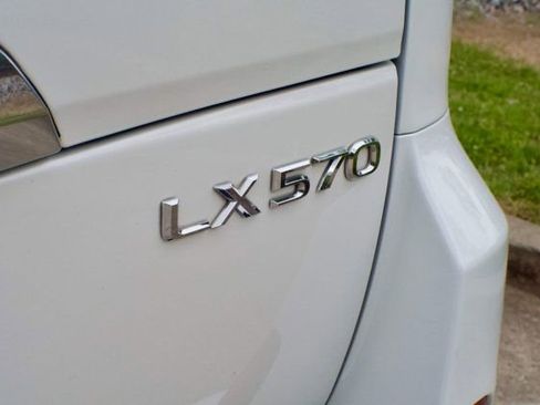 Used 2016 Lexus LX 570 4WD w/ Luxury Package image 11