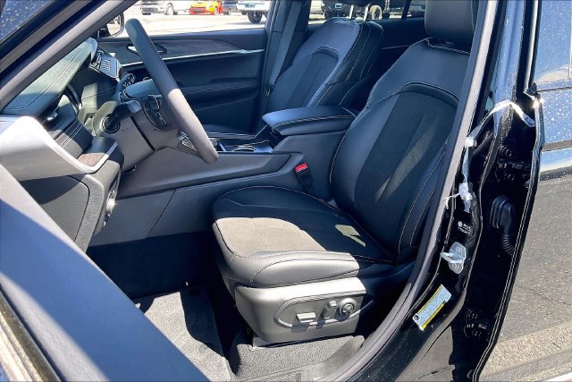 New 2026 Jeep Grand Cherokee 4WD image 9