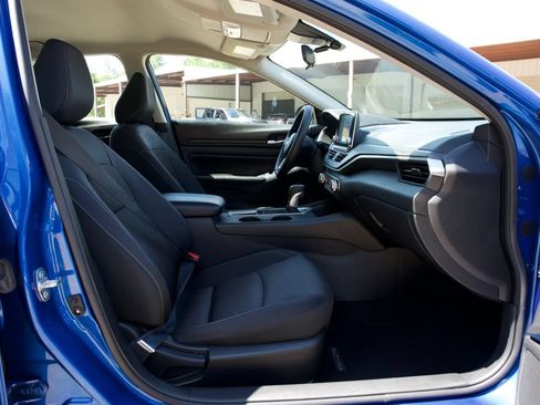 Used 2025 Nissan Altima 2.5 SV FWD image 24