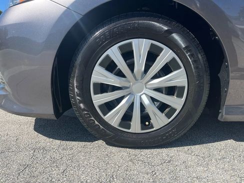 Used 2019 Toyota Camry L image 17