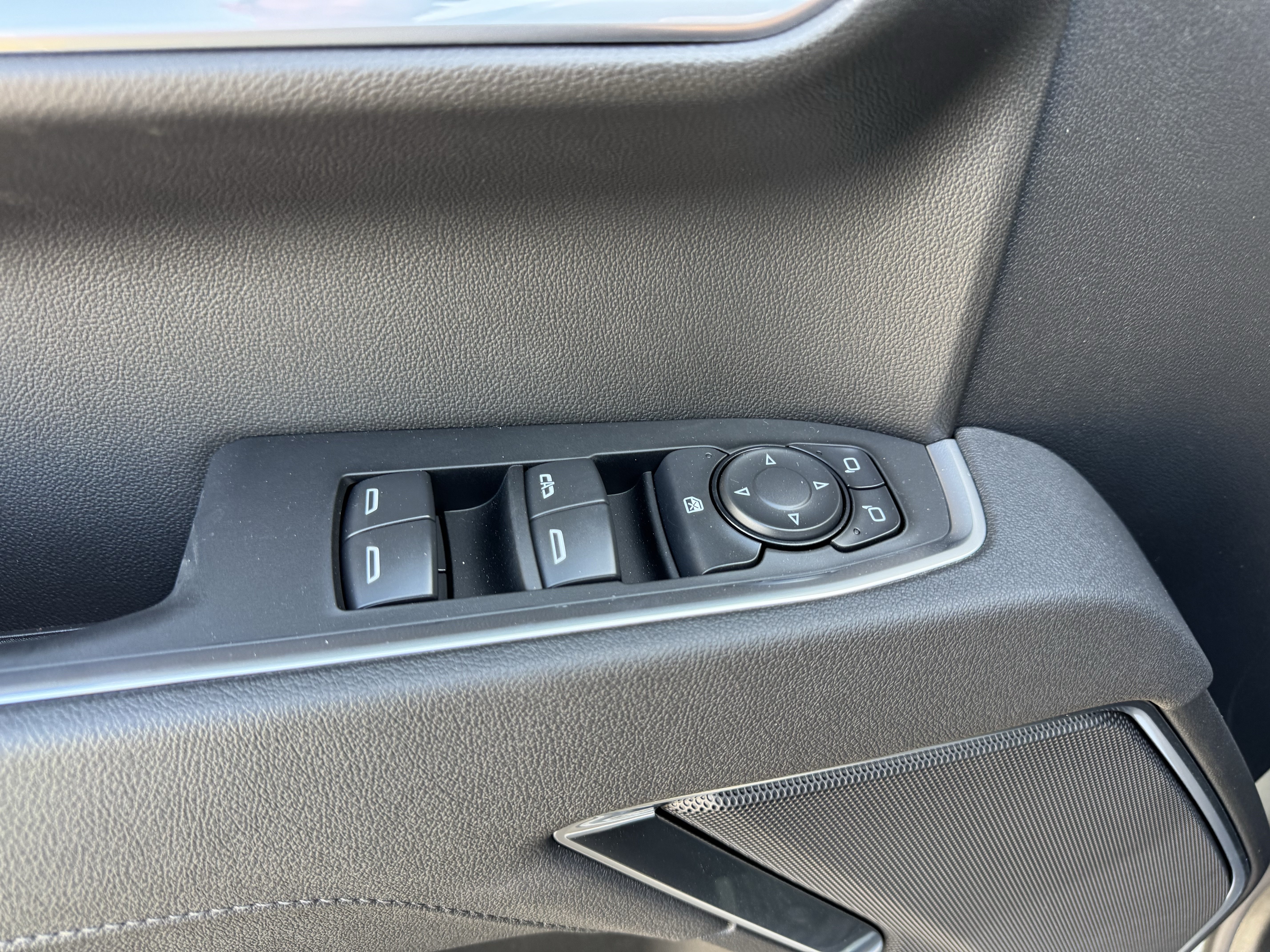New 2026 Chevrolet Silverado 1500 LT w/ Z71 Off-Road Package AWD/4WD image 11