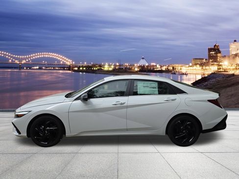New 2026 Hyundai Elantra SEL Sport FWD image 2