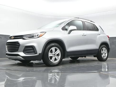 Used 2020 Chevrolet Trax LT FWD image 23