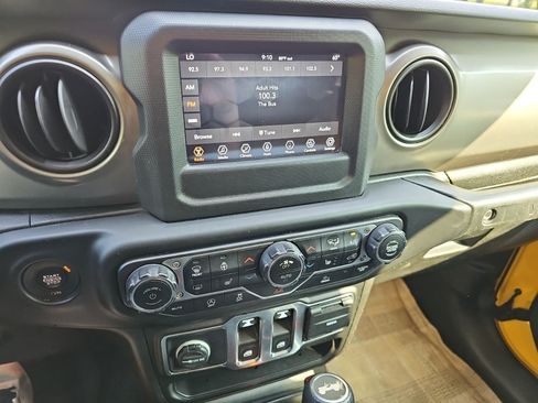 Used 2021 Jeep Wrangler Sport AWD/4WD image 18