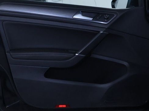 Used 2021 Volkswagen Golf 4-Door image 12