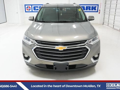 Used 2018 Chevrolet Traverse LT image 2