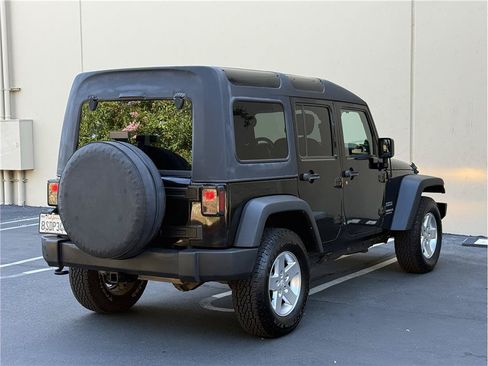 Used 2014 Jeep Wrangler Unlimited Sport w/ Quick Order Package 24S AWD/4WD image 4