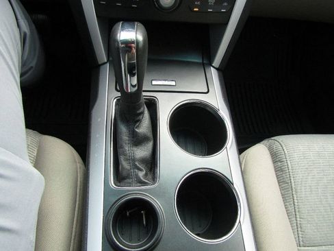 Used 2012 Ford Explorer XLT image 16