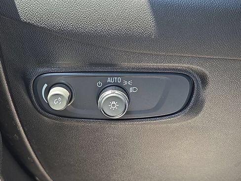 Used 2022 Chevrolet Equinox LT FWD image 25