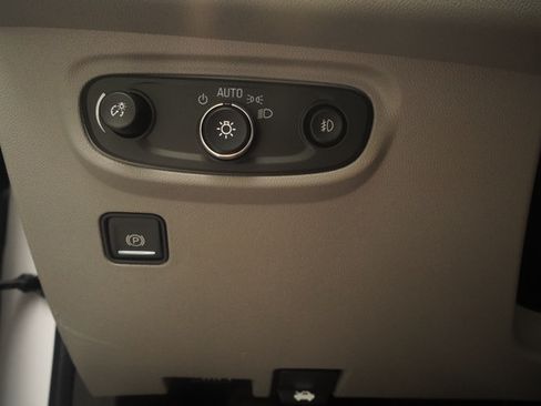 Used 2022 GMC Terrain SLT w/ Infotainment Package II FWD image 12