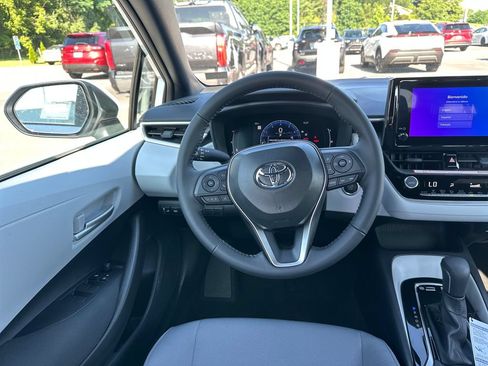 Used 2026 Toyota Corolla SE FWD image 19