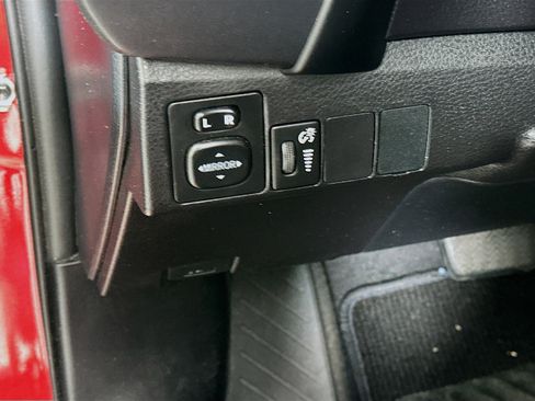 Used 2017 Toyota Corolla SE image 16