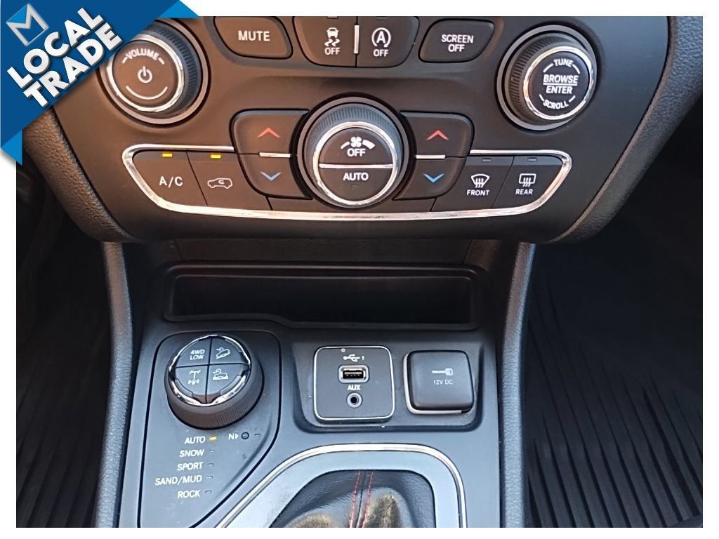 Used 2021 Jeep Cherokee Trailhawk w/ Premium Leather Package AWD/4WD image 23