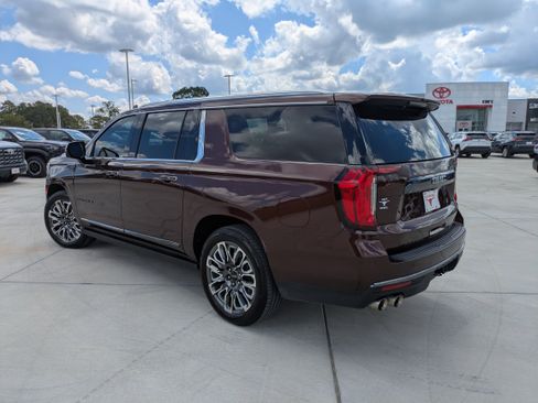 Used 2023 GMC Yukon XL Denali Ultimate w/ LPO, Floor Liner Package image 5