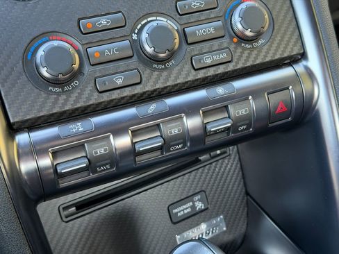 Used 2015 Nissan GT-R Black Edition image 28