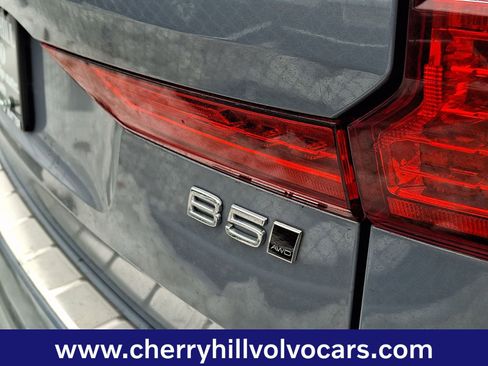 Certified 2023 Volvo XC60 B5 Plus image 5