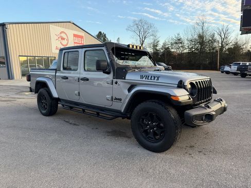 Used 2021 Jeep Gladiator Sport image 21