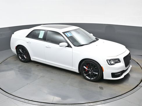 Used 2023 Chrysler 300 C image 39