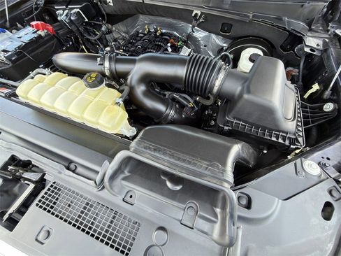 Used 2021 Ford Expedition XLT image 32