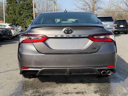 Used 2022 Toyota Camry SE w/ Carpet Mat Package (TMS) image 4