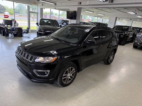 Used 2020 Jeep Compass Latitude FWD image 4