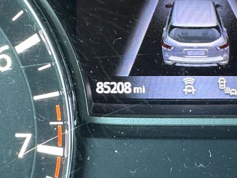 Used 2019 Nissan Pathfinder SL image 14